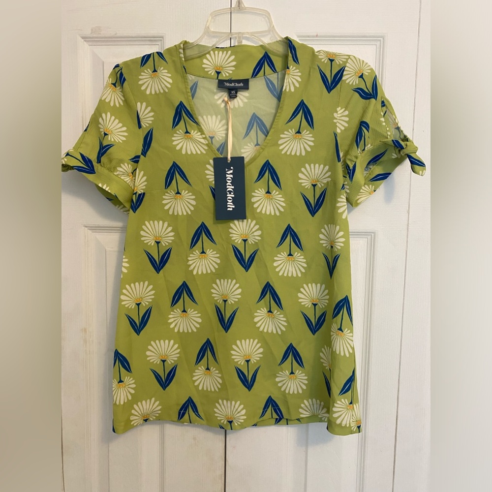 MODCLOTH Floral Print Top